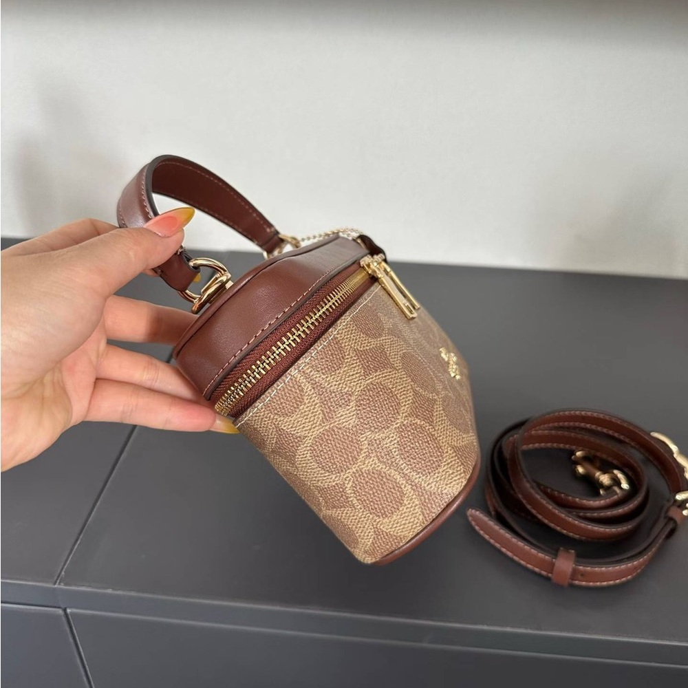 The All-New Co ach Box Bag - Picture 5 of 9